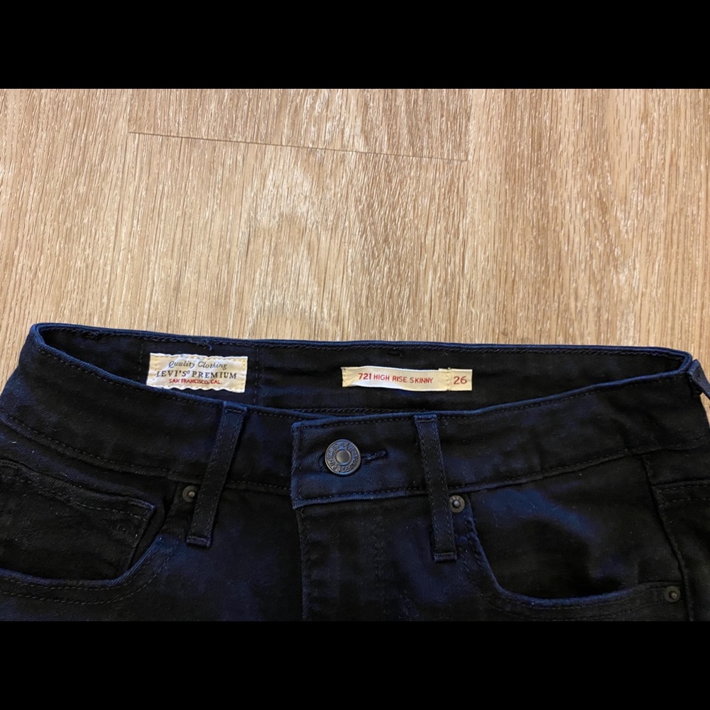 Levi’s 721 High-waist Distressed Knees - Picture 3 of 3